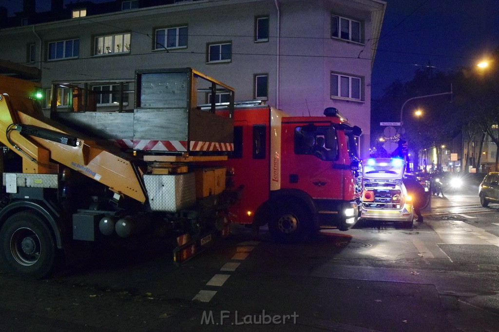 KVB Bahn Bremsen heissgelaufen Koeln Lindenthal Luxemburgerstr Neuenhoeferallee P22.JPG - Miklos Laubert